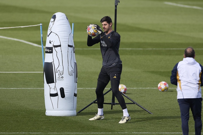 Real:  Thibaut Courtois se déchire le ménisque de la jambe droite.