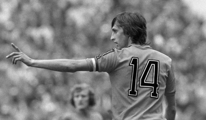 8e anniversaire du décès de Johan Cruyff : L’hommage de la FIFA au grand numéro 14 de tous les temps ! 8e anniversaire du décès de Johan Cruyff : L’hommage de la FIFA au grand numéro 14 de tous les temps !
