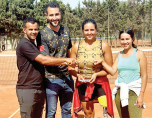 Najwa avec son staff à Mohammedia. Najwa avec son staff à Mohammedia.