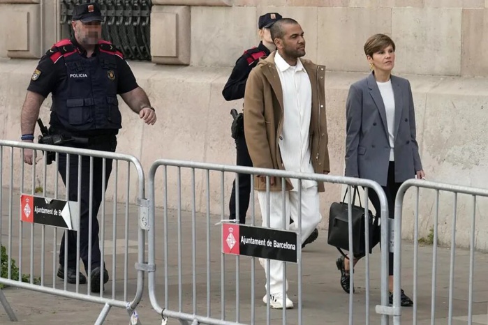 Dani Alves, accompanied by his lawyer Inés Guardiola, appears at the provincial court in Barcelona.  The former footballer presented himself this Thursday because Friday 29.  March is a public holiday in Spain.