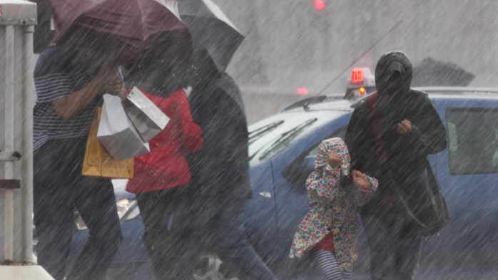 Alerte météo : Très fortes pluies localement orageuses et fortes rafales de vent avec chasse-poussières du vendredi à dimanche dans plusieurs provinces