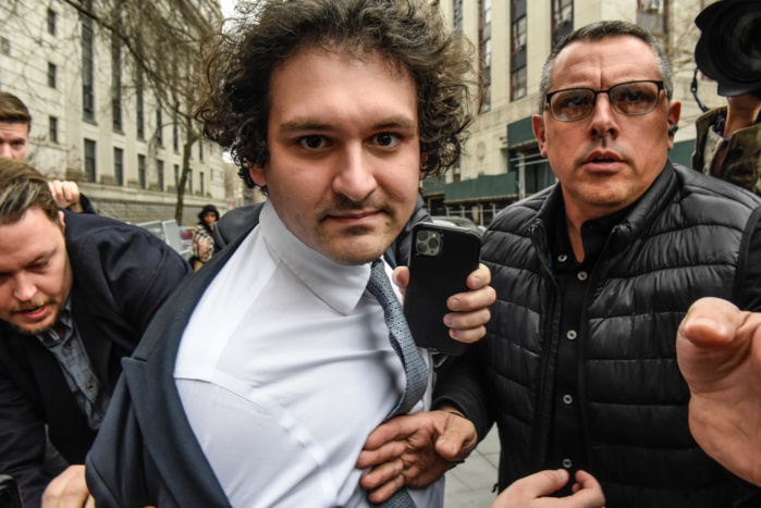 Cryptomonnaies: le fondateur de la plateforme d'échange FTX condamné à 25 ans de prison