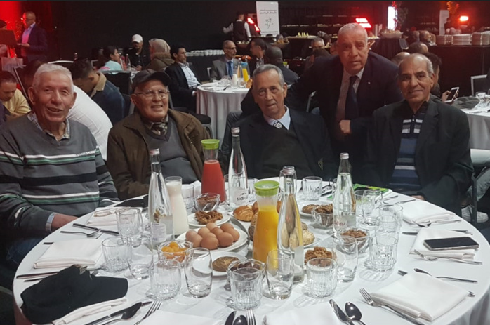Parmi les hôtes de la FM6CS présents au Ftour  d' anciens internationaux de notre arbitrage : Najachi, Haj Larache, Najidi, Naciri et Maâdadi   (à partir de la gauche)