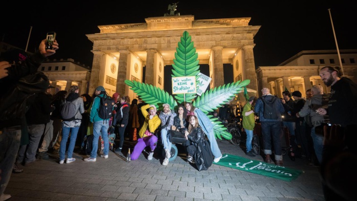Le cannabis récréatif devient légal en Allemagne malgré les critiques Le cannabis récréatif devient légal en Allemagne malgré les critiques