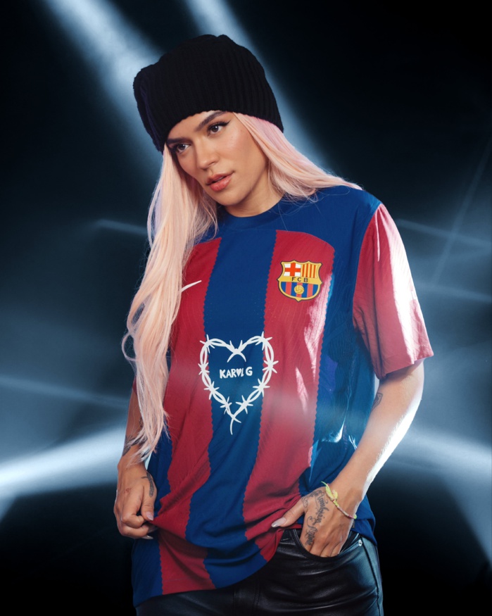Le logo du maillot catalan lors du clasico présenté en première par la chanteuse colombienne Karol G. Le logo du maillot catalan lors du clasico présenté en première par la chanteuse colombienne Karol G.