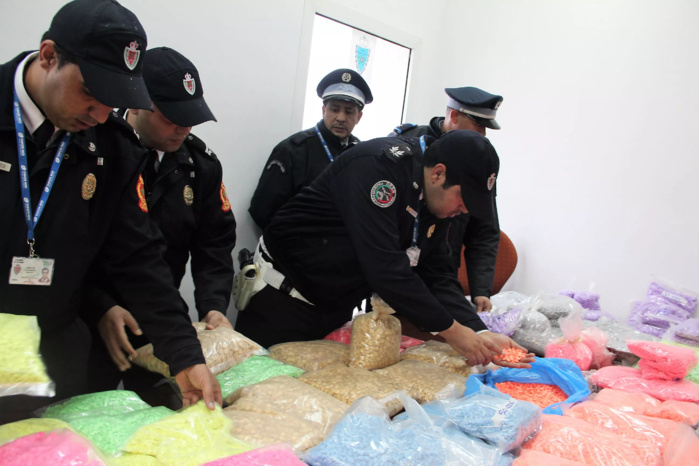 Assilah: interpellation de trois individus pour trafic de drogue, coups et blessures graves à l'encontre d'un policier Assilah: interpellation de trois individus pour trafic de drogue, coups et blessures graves à l'encontre d'un policier