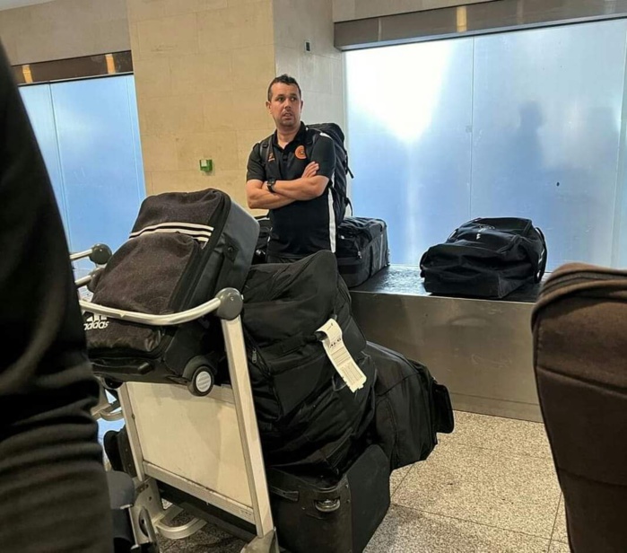 Demi - finale de la Coupe de la CAF/   La RSB bloquée à l'aéroport d’Alger par les autorités algériennes ! Demi - finale de la Coupe de la CAF/   La RSB bloquée à l'aéroport d’Alger par les autorités algériennes !