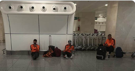 Demi - finale de la Coupe de la CAF/   La RSB bloquée à l'aéroport d’Alger par les autorités algériennes ! Demi - finale de la Coupe de la CAF/   La RSB bloquée à l'aéroport d’Alger par les autorités algériennes !