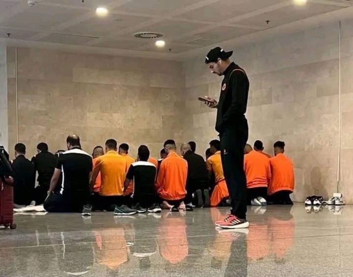 Demi-Finale aller de la Coupe de la CAF/ Blocage de la RSB à l'aéroport d’Alger: Le statu quo ! Silence officiel ! Demi-Finale aller de la Coupe de la CAF/ Blocage de la RSB à l'aéroport d’Alger: Le statu quo ! Silence officiel !