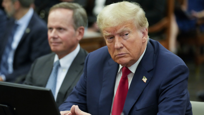 Procès de Trump: Un homme tente de s'immoler par le feu à New York 