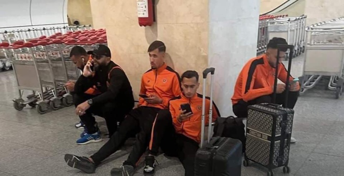 La délégation de la Renaissance Sportive de Berkane bloquée à l’aéroport Houari Boumédiène d’Alger.