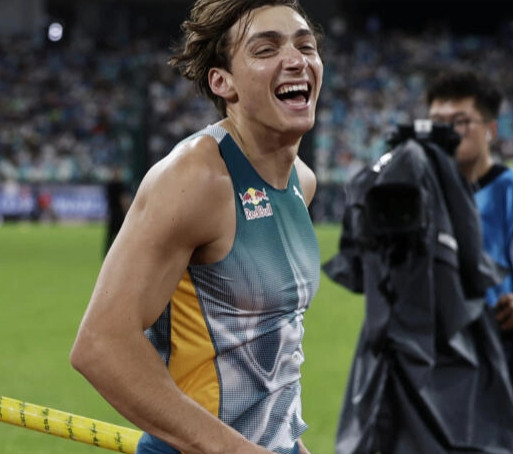 Athlétisme / saut à la perche :   Nouveau record du monde 