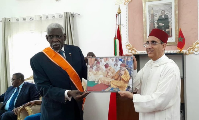 L'ancien ambassadeur du Tchad au Maroc Mahamat Abdelrassoul décoré du Grand Cordon du Wissam Al Alaoui L'ancien ambassadeur du Tchad au Maroc Mahamat Abdelrassoul décoré du Grand Cordon du Wissam Al Alaoui