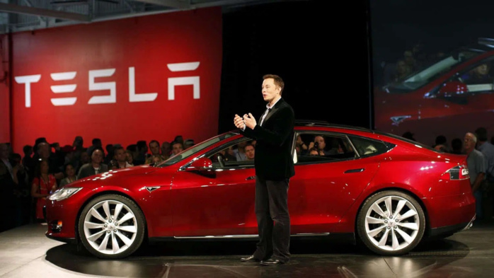 Tesla: Elon Musk supprime deux services et licencie au moins 500 employés