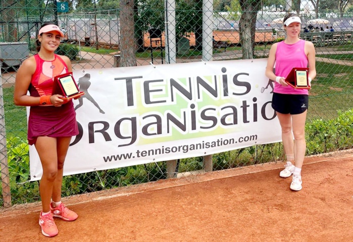 Aya et sa partenaire du double.