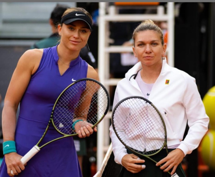 A gauche l'Espagnole Paula Badosa aux côtés de Simona Halep. A gauche l'Espagnole Paula Badosa aux côtés de Simona Halep.