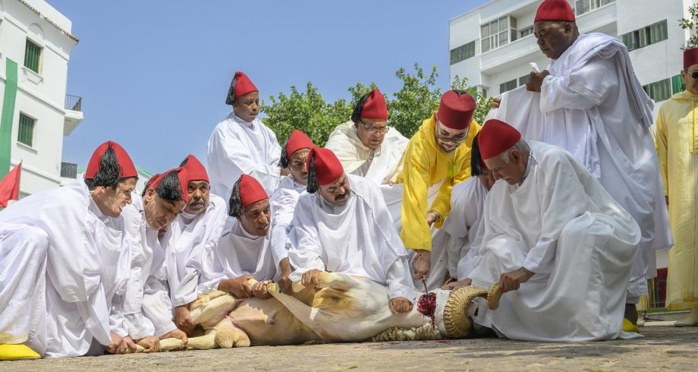 SM le Roi, Amir Al-Mouminine, accomplit la prière de l'Aïd Al-Adha