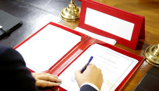 Hydrocarbures : L'ONHYM et ESSO signent 2 contrats de reconnaissance Hydrocarbures : L'ONHYM et ESSO signent 2 contrats de reconnaissance