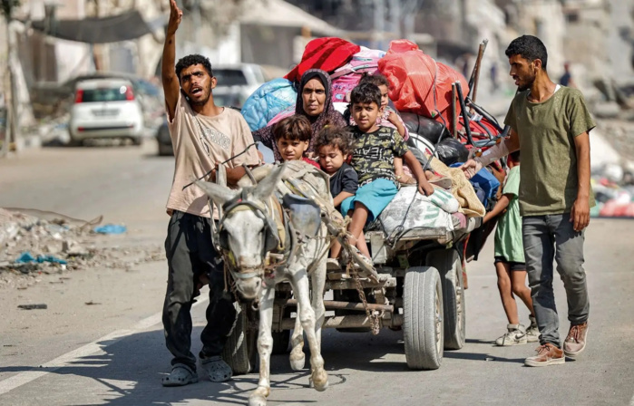 Des milliers de Palestiniens fuient la ville de Gaza, après de nouveaux appels à évacuer Des milliers de Palestiniens fuient la ville de Gaza, après de nouveaux appels à évacuer