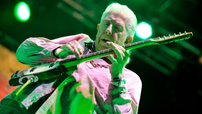 En 1963, à 30 ans, il décide de se consacrer pleinement à ce qui le fait émotionnellement vivre, sa raison de vivre : le blues. En 1963, à 30 ans, il décide de se consacrer pleinement à ce qui le fait émotionnellement vivre, sa raison de vivre : le blues.