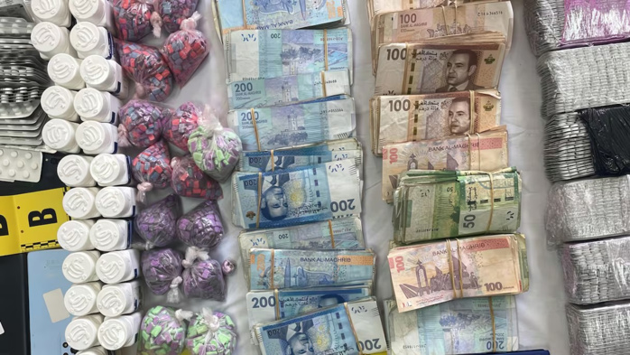 Tanger : Saisie de 41.120 comprimés psychotropes et interpellation de 4 personnes dans une affaire de trafic de stupéfiants Tanger : Saisie de 41.120 comprimés psychotropes et interpellation de 4 personnes dans une affaire de trafic de stupéfiants