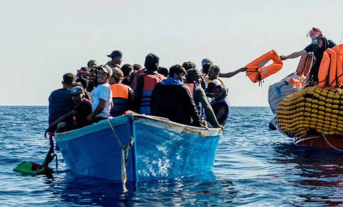 Dakhla: la Marine Royale porte assistance à 59 subsahariens candidats à la migration irrégulière Dakhla: la Marine Royale porte assistance à 59 subsahariens candidats à la migration irrégulière