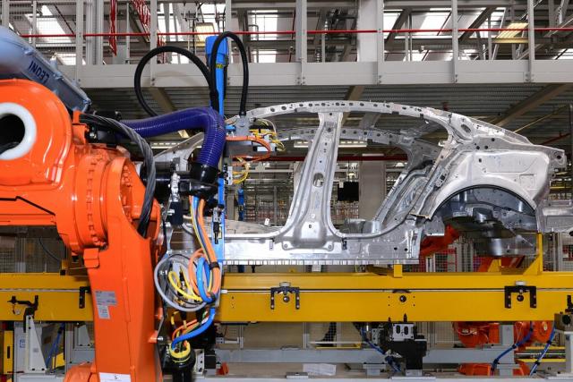180.000, c'est le poids, en tonnes, d'aluminium importé par Jaguar Land Rover par an afin de fabriquer ses modèles. 180.000, c'est le poids, en tonnes, d'aluminium importé par Jaguar Land Rover par an afin de fabriquer ses modèles.