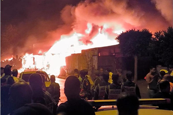 Kénitra: le marché Ben Abbad ravagé par les flammes, 134 baraques détruites Kénitra: le marché Ben Abbad ravagé par les flammes, 134 baraques détruites
