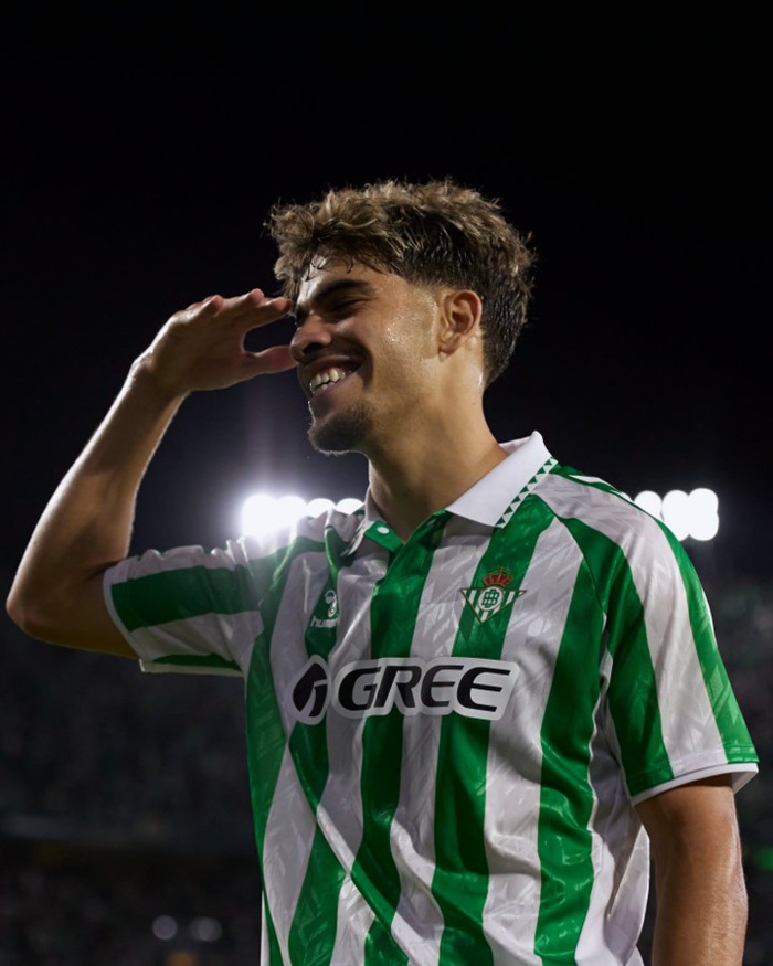 2 buts et 1 passe décisive en 3 MINUTES pour Abdessamad Ezzalzouli avec le Betis Séville 2 buts et 1 passe décisive en 3 MINUTES pour Abdessamad Ezzalzouli avec le Betis Séville