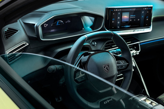 Citadine - Peugeot 208 Hybrid e-DCS6 Allure, 100 chevaux et accessible