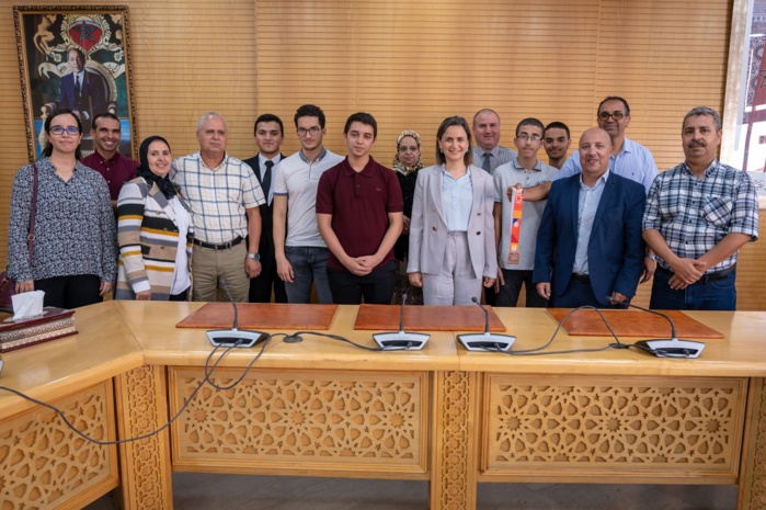 Ghita Mezzour reçoit l'équipe marocaine médaillée de bronze aux Olympiades internationales d'informatique 2024