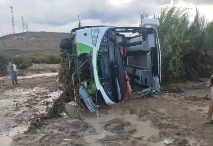 Un autocar emporté par les crues à Oued Tata, 2 morts et 14 portés disparus (bilan provisoire) Un autocar emporté par les crues à Oued Tata, 2 morts et 14 portés disparus (bilan provisoire)