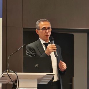 Mohammed Aiouche directeur général adjoint Business et développement à la société Megaflex. Mohammed Aiouche directeur général adjoint Business et développement à la société Megaflex.