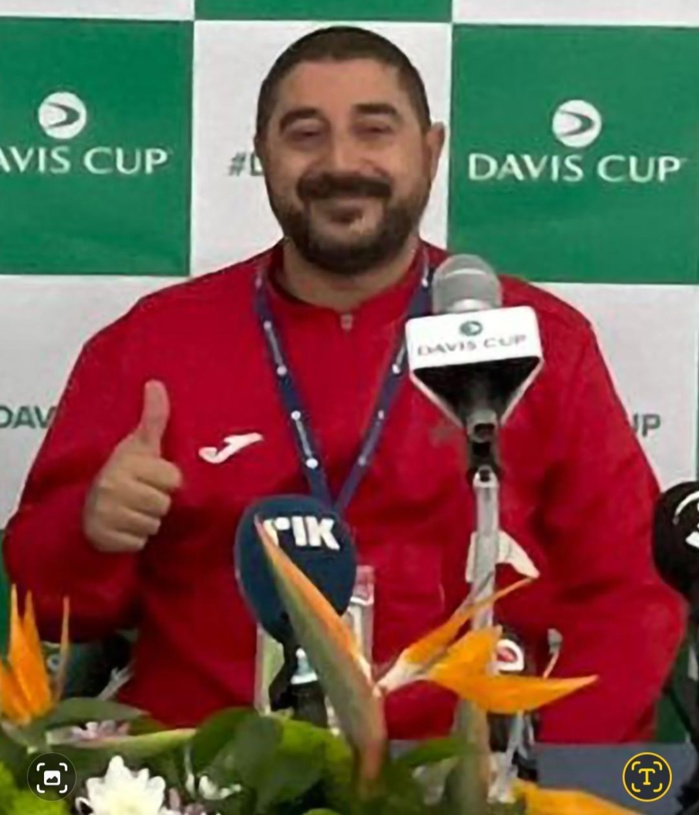 Mehdi Tahiri qui passe le flambeau à Arazi . Mehdi Tahiri qui passe le flambeau à Arazi .