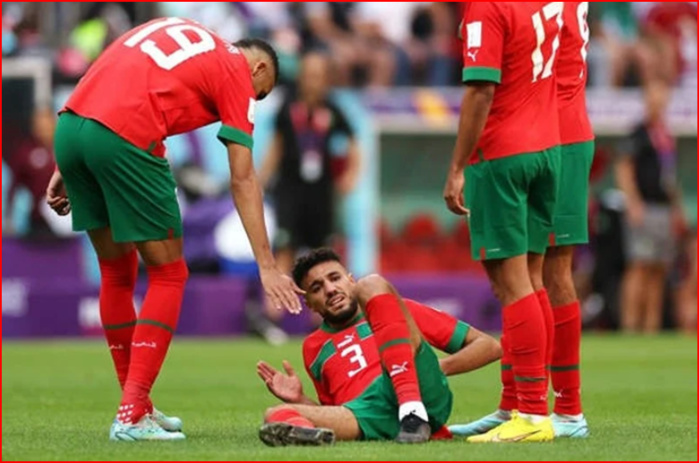 Énorme coup dur pour Mazraoui: il devra s'éloigner des terrains pour une période de 10 semaines ! Énorme coup dur pour Mazraoui: il devra s'éloigner des terrains pour une période de 10 semaines !