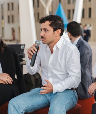 Ali Benyahia, Doctorant en Economie de l'Energie. Ali Benyahia, Doctorant en Economie de l'Energie.