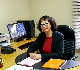 Professeure universitaire, membre de l’Académie de l’Eau de France et anciennement directrice du Centre National d’Études et de Recherche sur l’Eau et l’Énergie, Laila Mandi répond à nos questions. Professeure universitaire, membre de l’Académie de l’Eau de France et anciennement directrice du Centre National d’Études et de Recherche sur l’Eau et l’Énergie, Laila Mandi répond à nos questions.