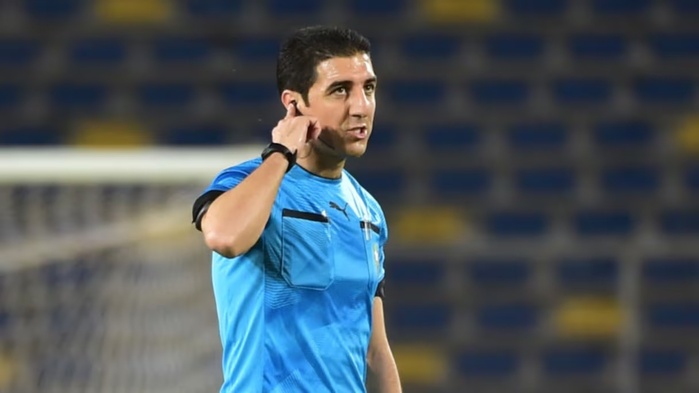 L'arbitre Temsamani fait réagir la Direction de l'AS FAR  qui demande l'ouverture d'une enquête au sujet de son arbitrage lors du tout récent RCA-AS FAR L'arbitre Temsamani fait réagir la Direction de l'AS FAR  qui demande l'ouverture d'une enquête au sujet de son arbitrage lors du tout récent RCA-AS FAR