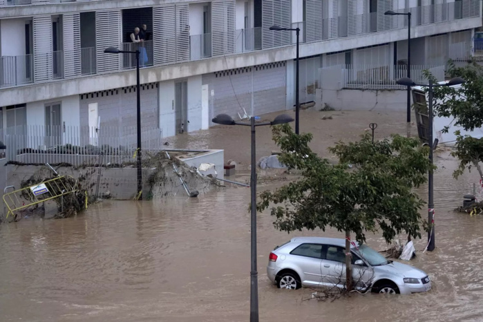 Inondations en Espagne: Le bilan s'alourdit à au moins 62 morts Inondations en Espagne: Le bilan s'alourdit à au moins 62 morts