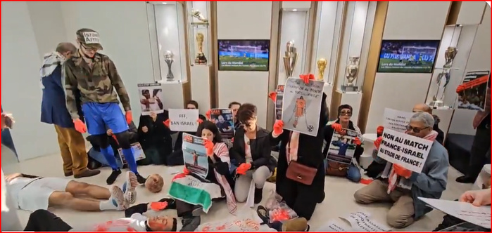 Ligue des Nations / France-Israël : Des militants pro-palestiniens investissent l’entrée des locaux de la FFF Ligue des Nations / France-Israël : Des militants pro-palestiniens investissent l’entrée des locaux de la FFF