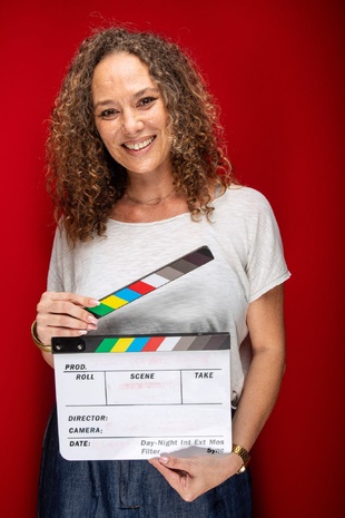 Interview avec Sonia Okacha : « Au cinéma, l’apprentissage est une bobine qui ne cesse de tourner » Interview avec Sonia Okacha : « Au cinéma, l’apprentissage est une bobine qui ne cesse de tourner »