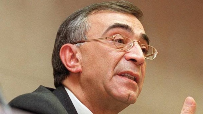 Omar Azziman, Président-délégué de la Fondation Hassan II pour les Marocains Résidant à l'Étranger. Omar Azziman, Président-délégué de la Fondation Hassan II pour les Marocains Résidant à l'Étranger.