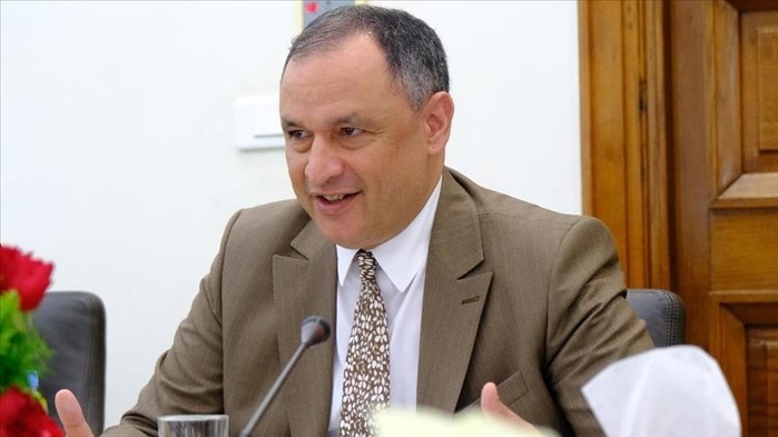 Ryad Mezzour regrette que l'Industrie marocaine n'embauche pas assez les jeunes diplômés Ryad Mezzour regrette que l'Industrie marocaine n'embauche pas assez les jeunes diplômés