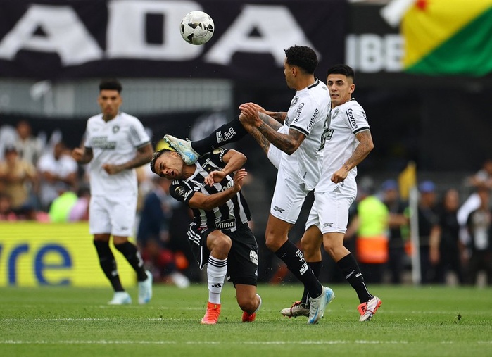 Copa Libertadores: Botafogo s'offre le Trophée, la participation à la Coupe intercontinentale et la Coupe du Monde 25 Copa Libertadores: Botafogo s'offre le Trophée, la participation à la Coupe intercontinentale et la Coupe du Monde 25