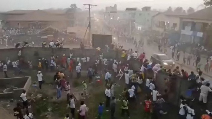 Hooliganisme africain / Drame en Guinée: 56 morts et un nombre très élevé de blessés ! Hooliganisme africain / Drame en Guinée: 56 morts et un nombre très élevé de blessés !
