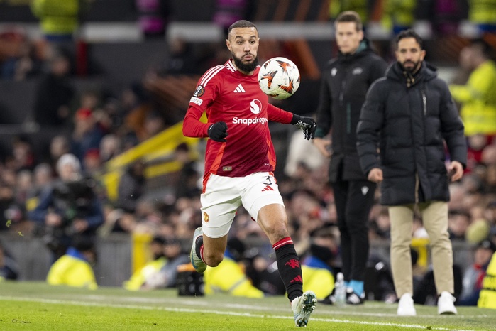 Mezraoui a été désigné le MVP mancunien de novembre ! Mezraoui a été désigné le MVP mancunien de novembre !