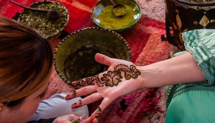 Le Maroc fait inscrire le henné au patrimoine immatériel de l’UNESCO Le Maroc fait inscrire le henné au patrimoine immatériel de l’UNESCO