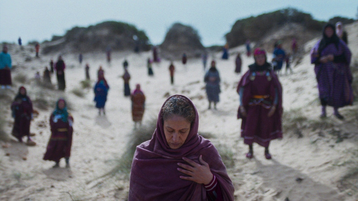 « Who Do I Belong To » : un voyage visuel et émotionnel au carrefour des cultures « Who Do I Belong To » : un voyage visuel et émotionnel au carrefour des cultures