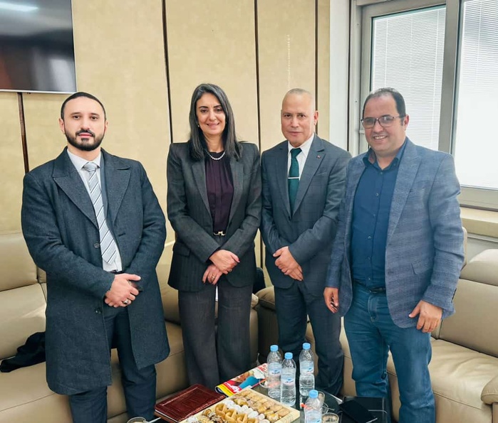 De gauche à droite: M. Yassir El Rafai, vice-président de la Confédération Marocaine des TPE-PMEchargé de l’Éducation Préscolaire et Privée; Mme Nadia Fettah Alaoui, Ministre de l'Economie et des Finances; M. Abdellah Elfergui, président de la Confédération; M. Noureddine El Harraq, vice-président chargé du secteur des Cafés et Restaurants. De gauche à droite: M. Yassir El Rafai, vice-président de la Confédération Marocaine des TPE-PMEchargé de l’Éducation Préscolaire et Privée; Mme Nadia Fettah Alaoui, Ministre de l'Economie et des Finances; M. Abdellah Elfergui, président de la Confédération; M. Noureddine El Harraq, vice-président chargé du secteur des Cafés et Restaurants.