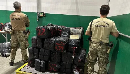 La Police fédérale du Brésil saisit 1 tonne de cocaïne à destination du Maroc La Police fédérale du Brésil saisit 1 tonne de cocaïne à destination du Maroc